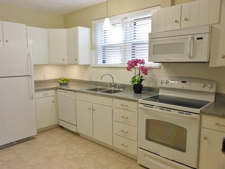 7537 Parkdale Ave — Photo 2