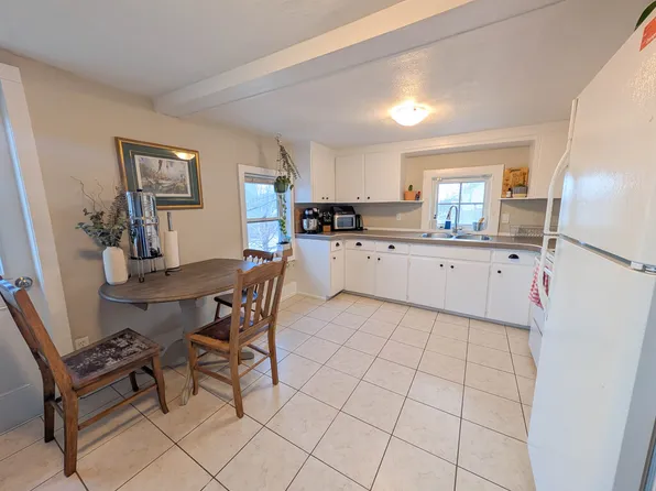 2 Michigan Ave #2, Saint Catharines, ON L2N 4G6