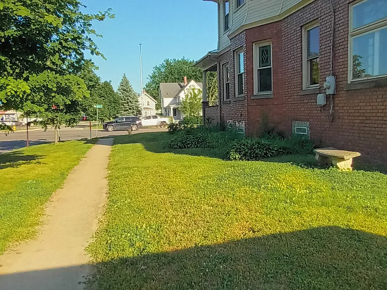 702 S Monroe St — Photo 55