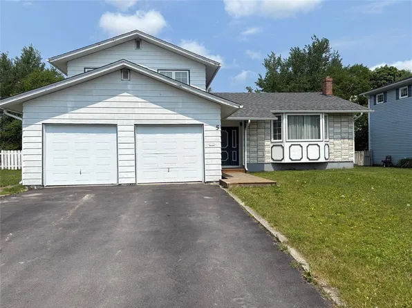 5 Gordon Street, Gander, NL A1V1Z8
