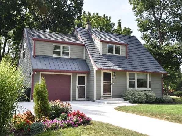 11825 West Garfield AVENUE, Wauwatosa, WI 53226