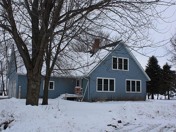 3rd image of 310 1st St NE