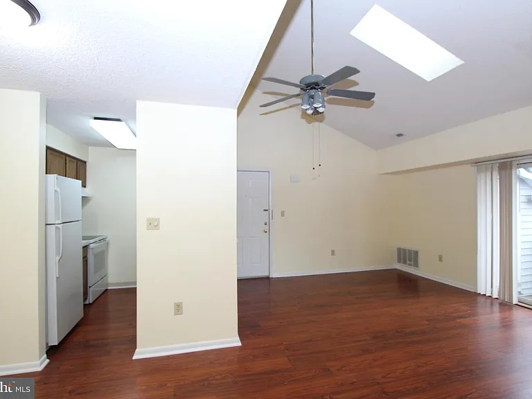 5012 Ravens Crest Dr — Photo 4