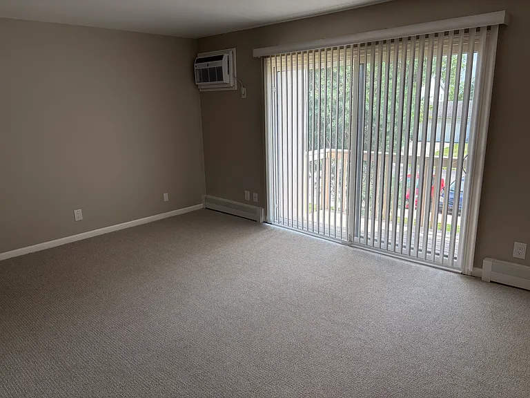 7050 Villa Dr #5 — Photo 2