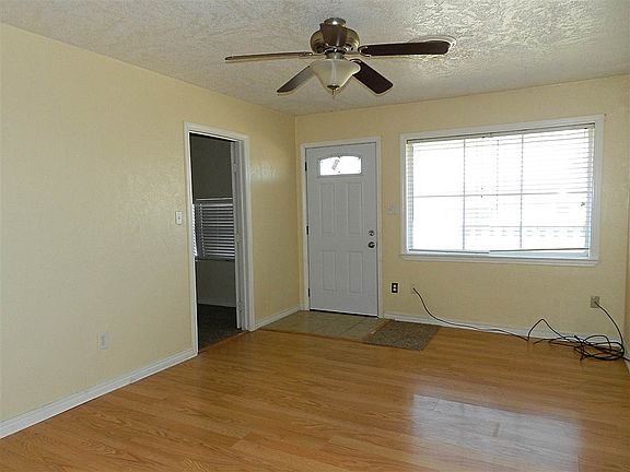 3rd image of 5320 NW Elm Ave
