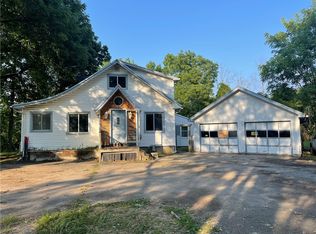 1006 Five Mile Line Rd, Webster, NY 14580