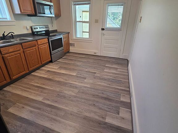 2nd image of 701 8th St #2