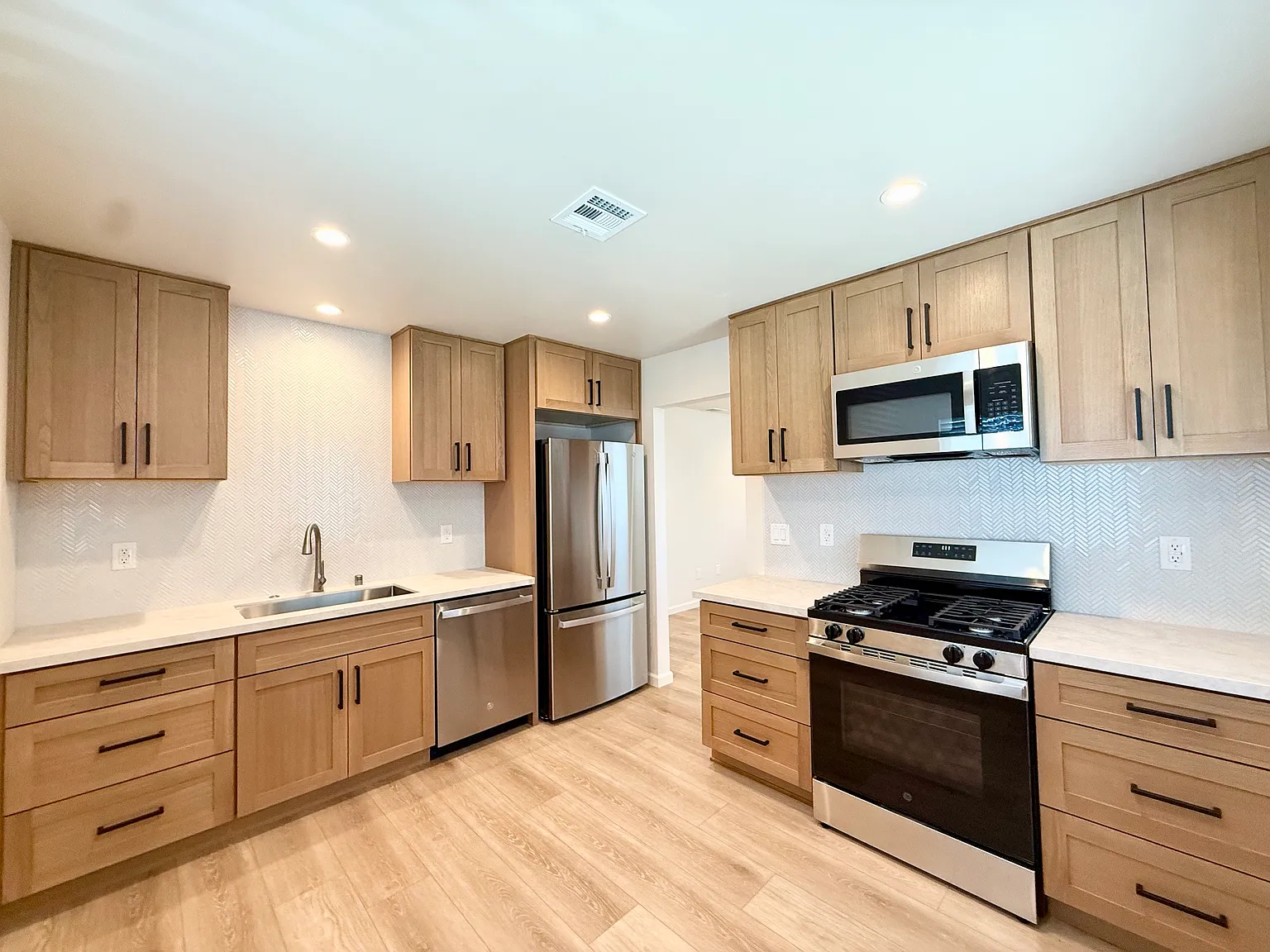 2 bed, 750 sqft, $2,795 — Photo 1