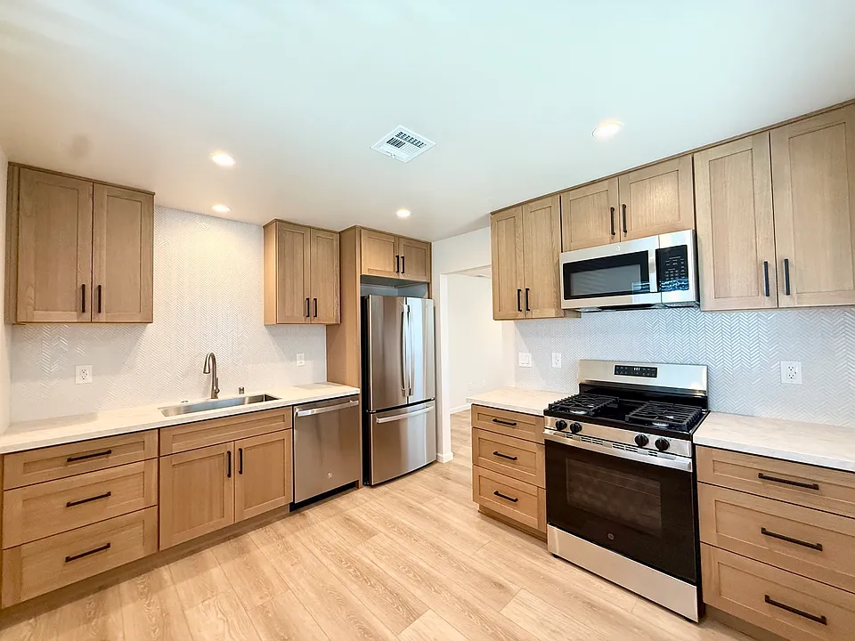 9293 Earl St