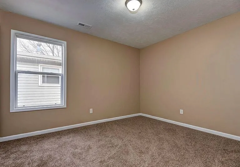 652 N Belview Ave #B — Photo 11