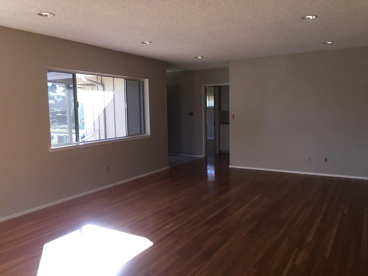3 bed, 2.5 bath, 2000 sqft, $4,200 — Photo 4