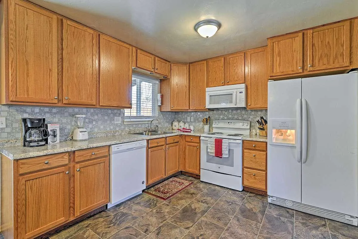 6 bed, 2240 sqft, $849 — Photo 4