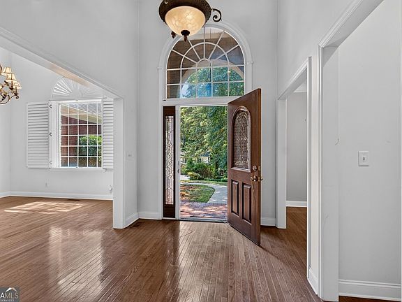 4th image of 4002 White Oak Ln