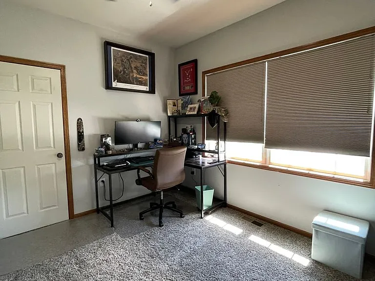 825 Locharno Dr — Photo 22