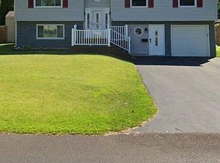 5 Tree Line Dr, Liverpool, NY 13090