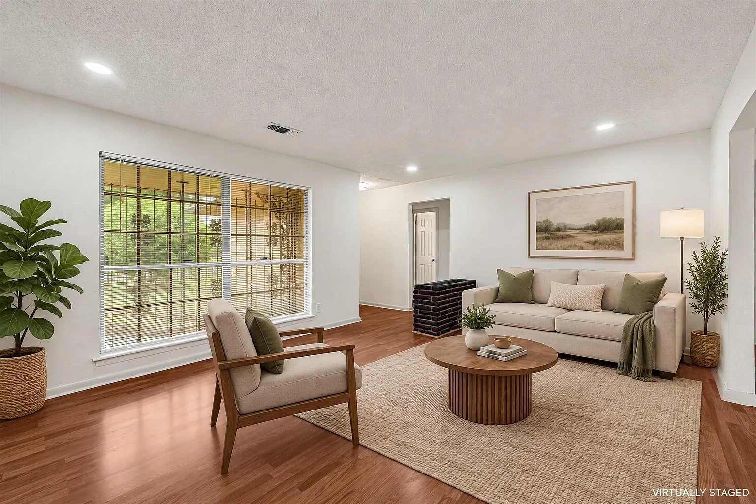 3 bed, 1.5 bath, 1660 sqft, $1,725 — Photo 1