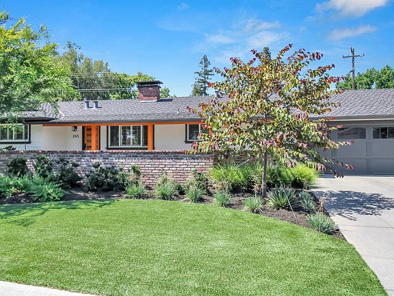 5th image of 205 Robin Hood Dr
