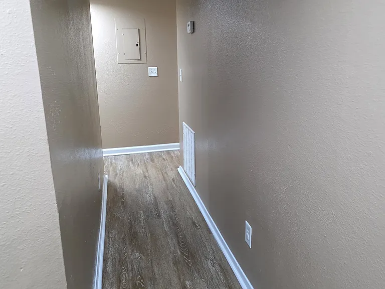 712 Seasons Pkwy — Photo 9