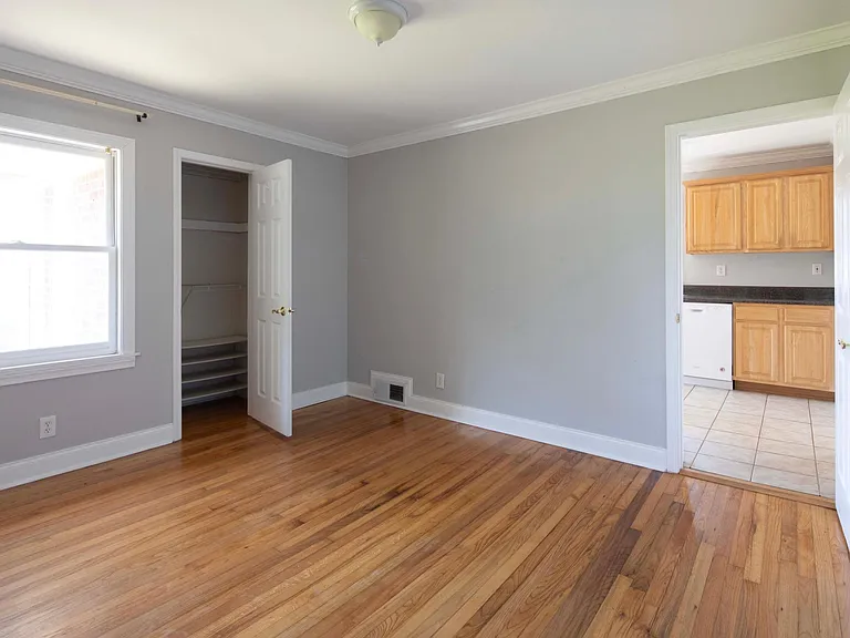2441 N Decatur Rd — Photo 10