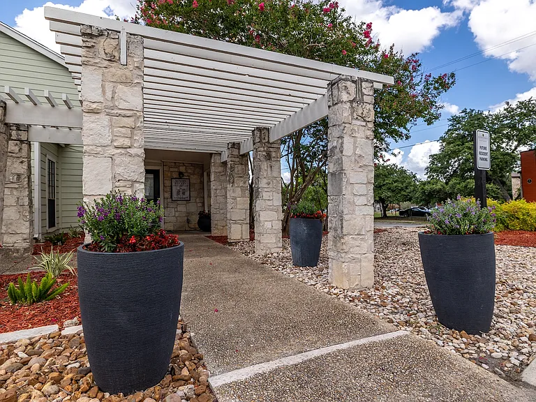 Austin Pointe Apartments — Photo 16