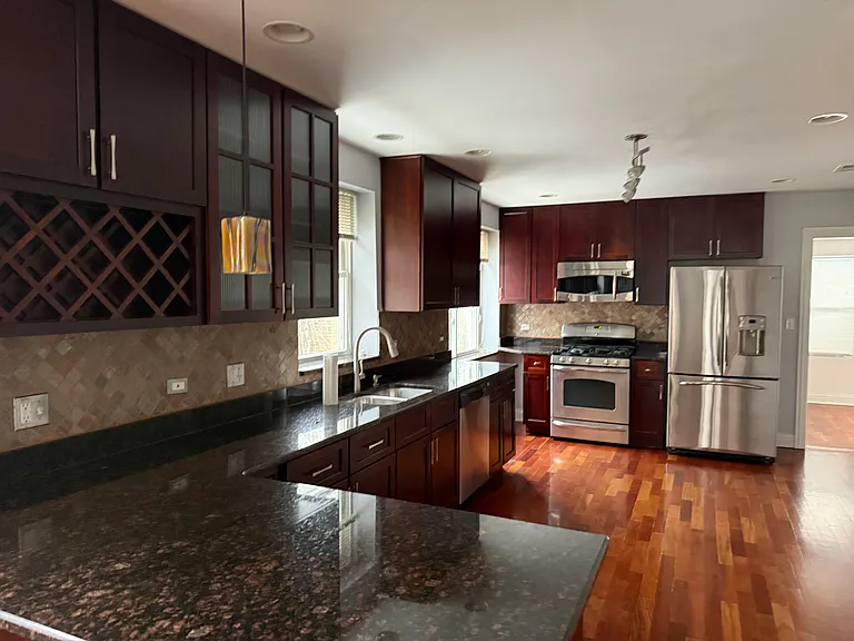 2539 W Lunt Ave #1 — Photo 4