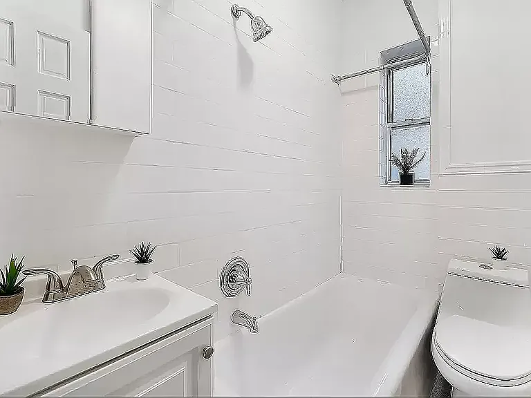 225 13th St #D2 — Photo 3