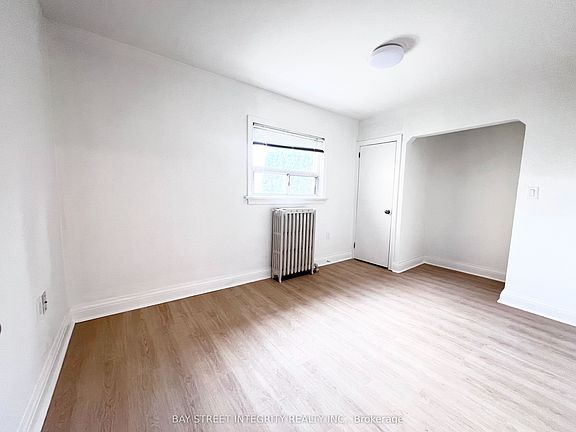 4th image of 970 Briar Hill Ave