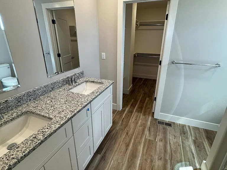 726 E Briarbrook Ln — Photo 8