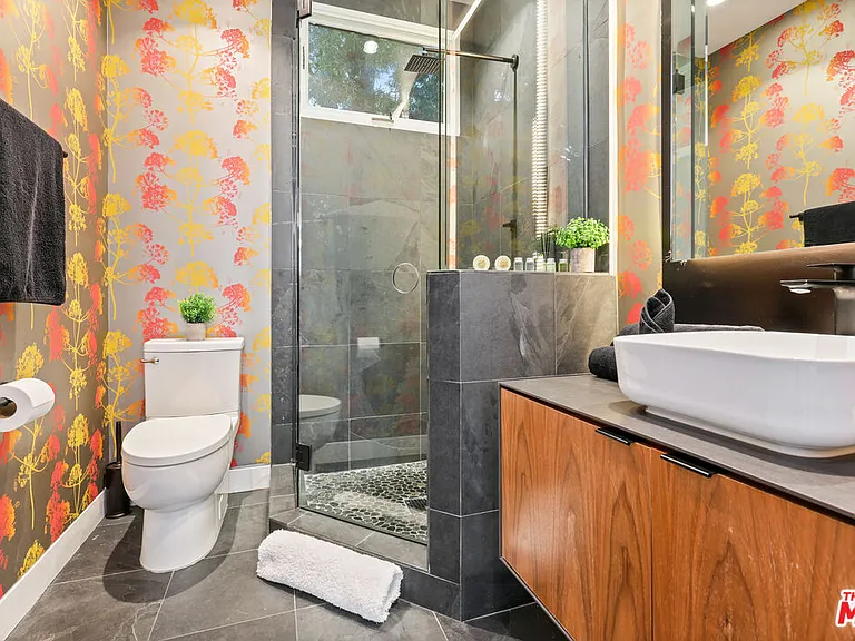 8514 Franklin Ave — Photo 34