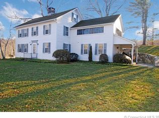 2 Pocono Rd, Newtown, CT 06470