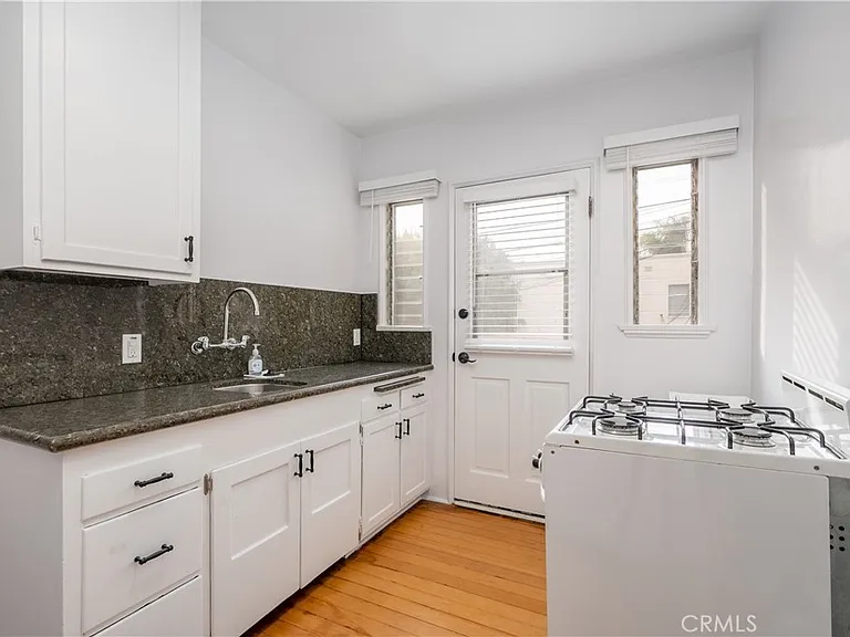 265 N Swall Dr — Photo 10