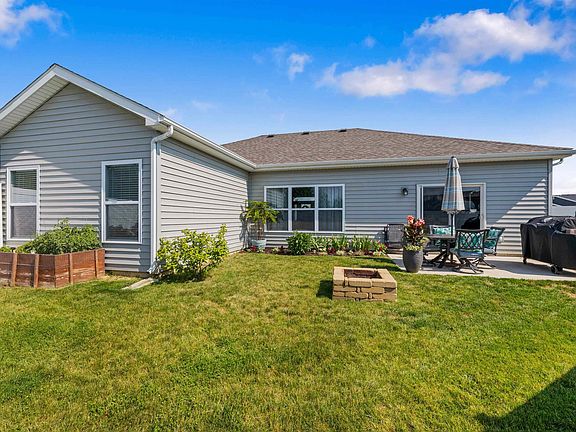 3rd image of 3048 E Pickett Ln