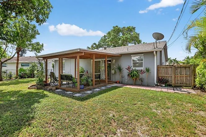 6611 NW 24th Ct — Photo 12