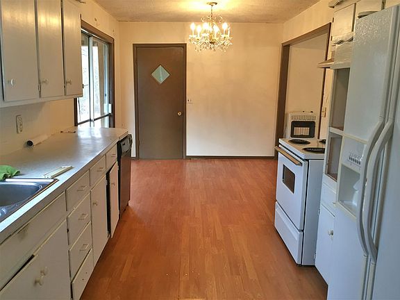 2nd image of 16347 Oak Ln
