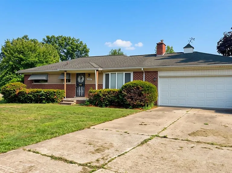 38803 Ecorse Rd — Photo 2