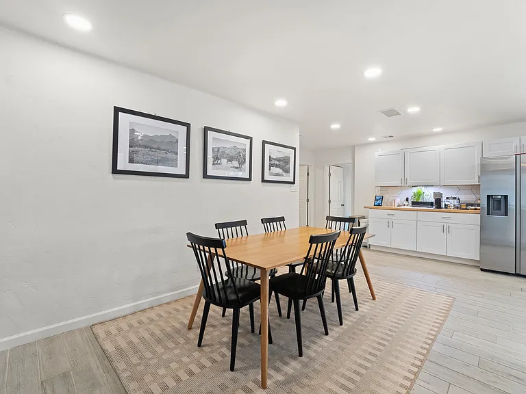901 E Rose Ln — Photo 10