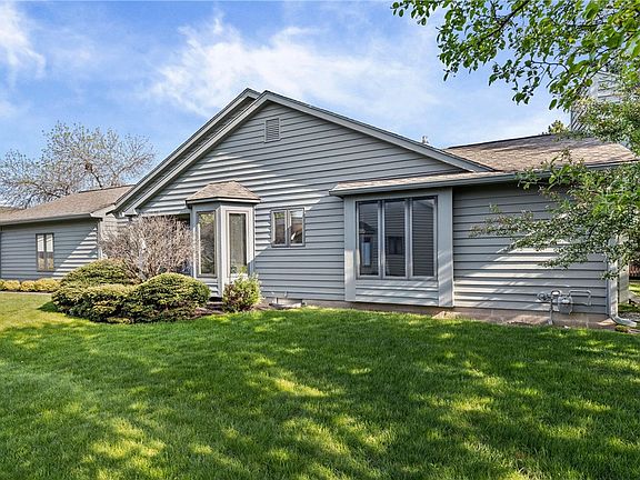 3rd image of 8 Shanbrook Dr