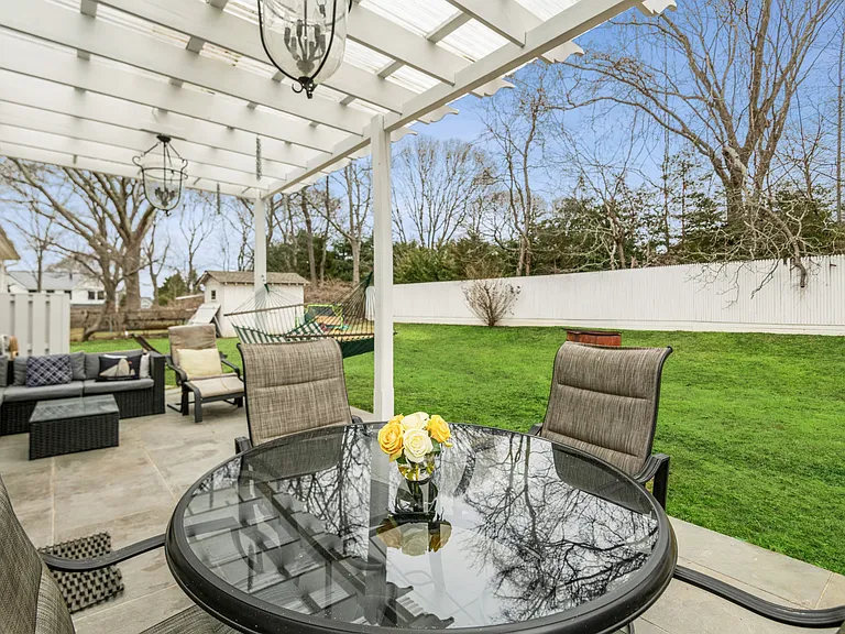 38 Parkway Dr — Photo 10
