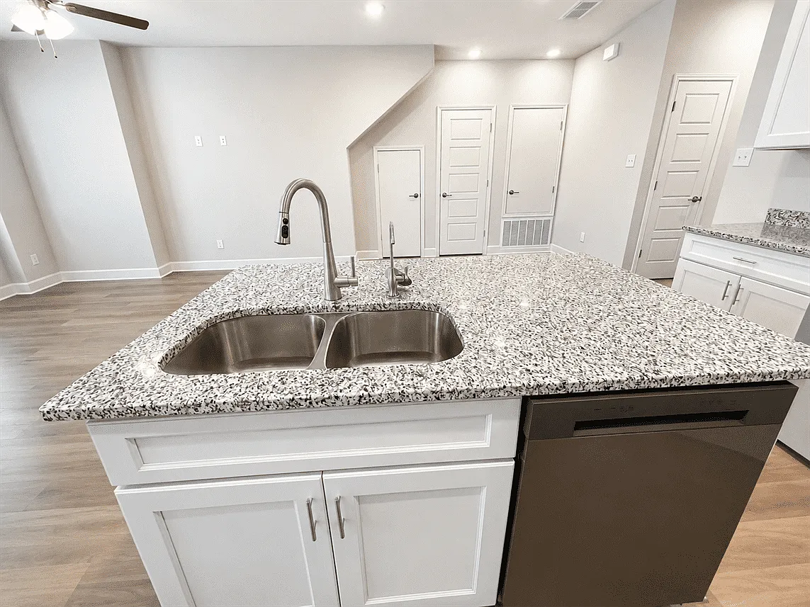 Building Photo - 7204 Magnolia Vlg #101