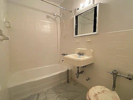 5th image of 253 Clarkson Ave #32