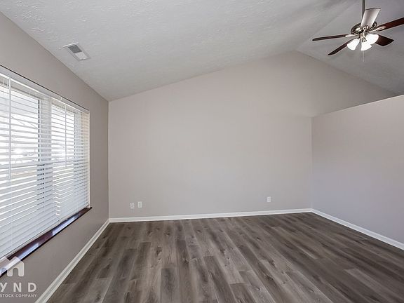 3rd image of 3820 Pebble Creek Dr