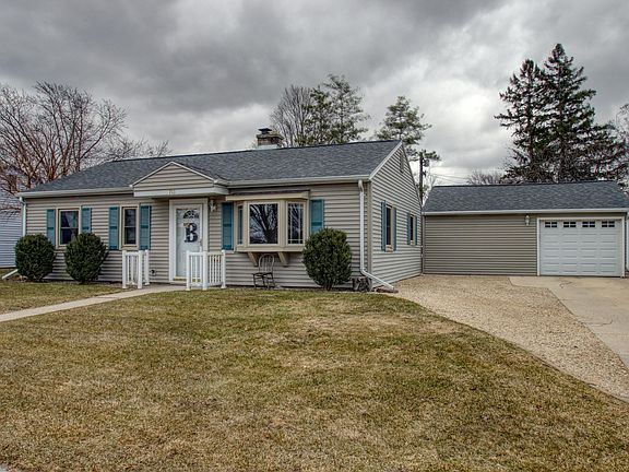 2nd image of 713 Hillcrest St