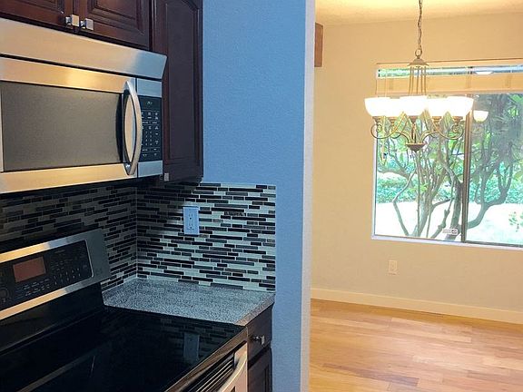 5th image of 16245 NE 12th Ct APT G86