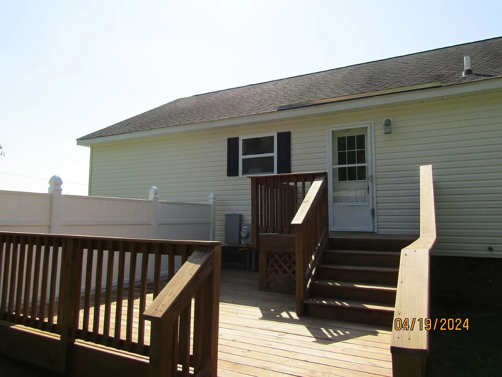 3 bed, 1500 sqft, $1,900 — Photo 4