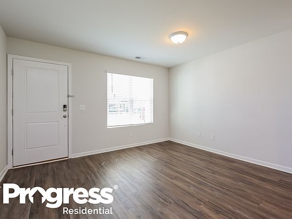 3rd image of 450 Pollyanna Dr