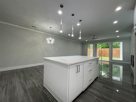 5th image of 2417 N Winnetka Ave