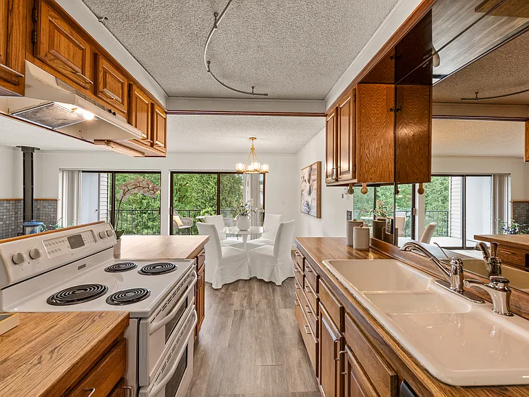 321 Bellevue Way SE #403 — Photo 3