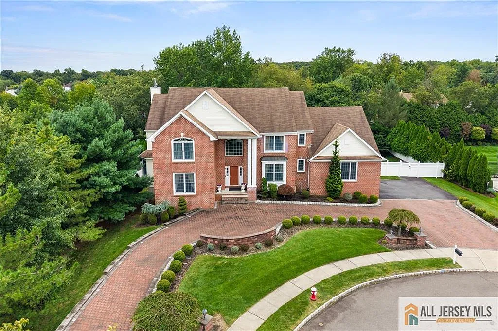 5 bed, 5.0 bath, 4200 sqft, $7,000 — Photo 1
