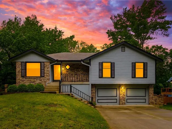 408 SE Brownfield Dr, Lees Summit, MO 64063