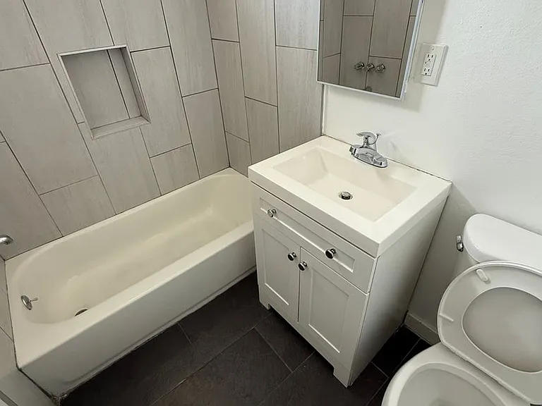10705 S Figueroa St #7 — Photo 15